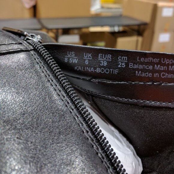 Naturalizer Kalina Ankle Bootie,Black Leather 8.5W - Picture 2 of 2